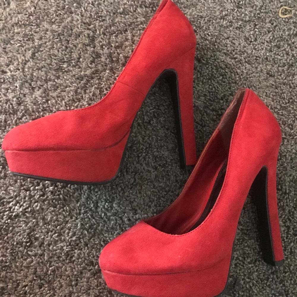 Red Round Toe Pumps 7.5